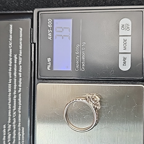 14KT WHITE GOLD DOUBLE HALO DIAMOND RING - Picture 14 of 16